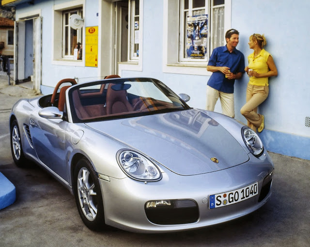 Porsche-Boxter-Azur-fuel-station-France
